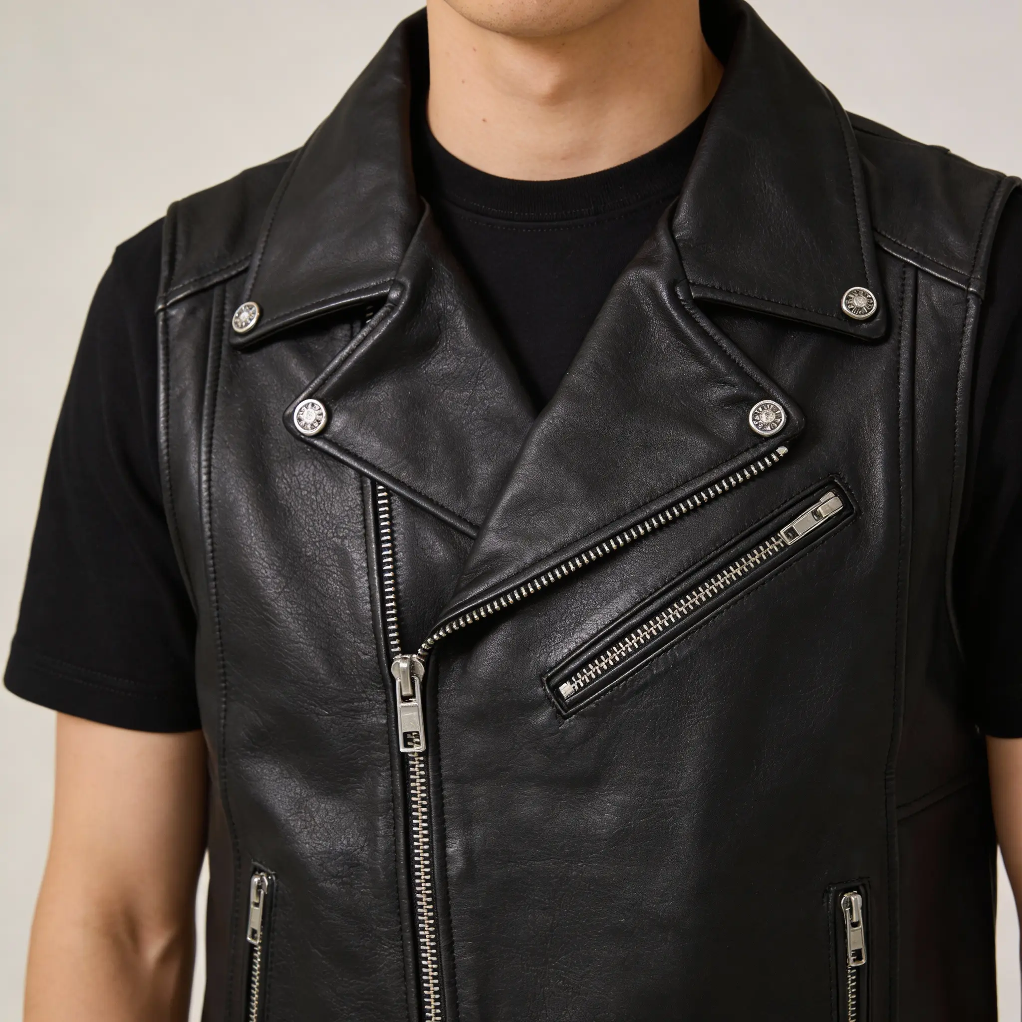 men-black-biker-zipper-leather-vest-closeup